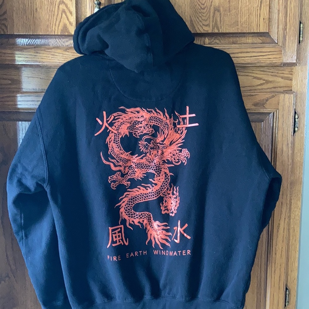 Men’s black dragon hooded sweatshirt L